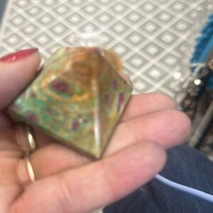 Ruby fuchsia Pyramid Uv reactive